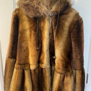 NEW Women’s Hooded Fur Coat